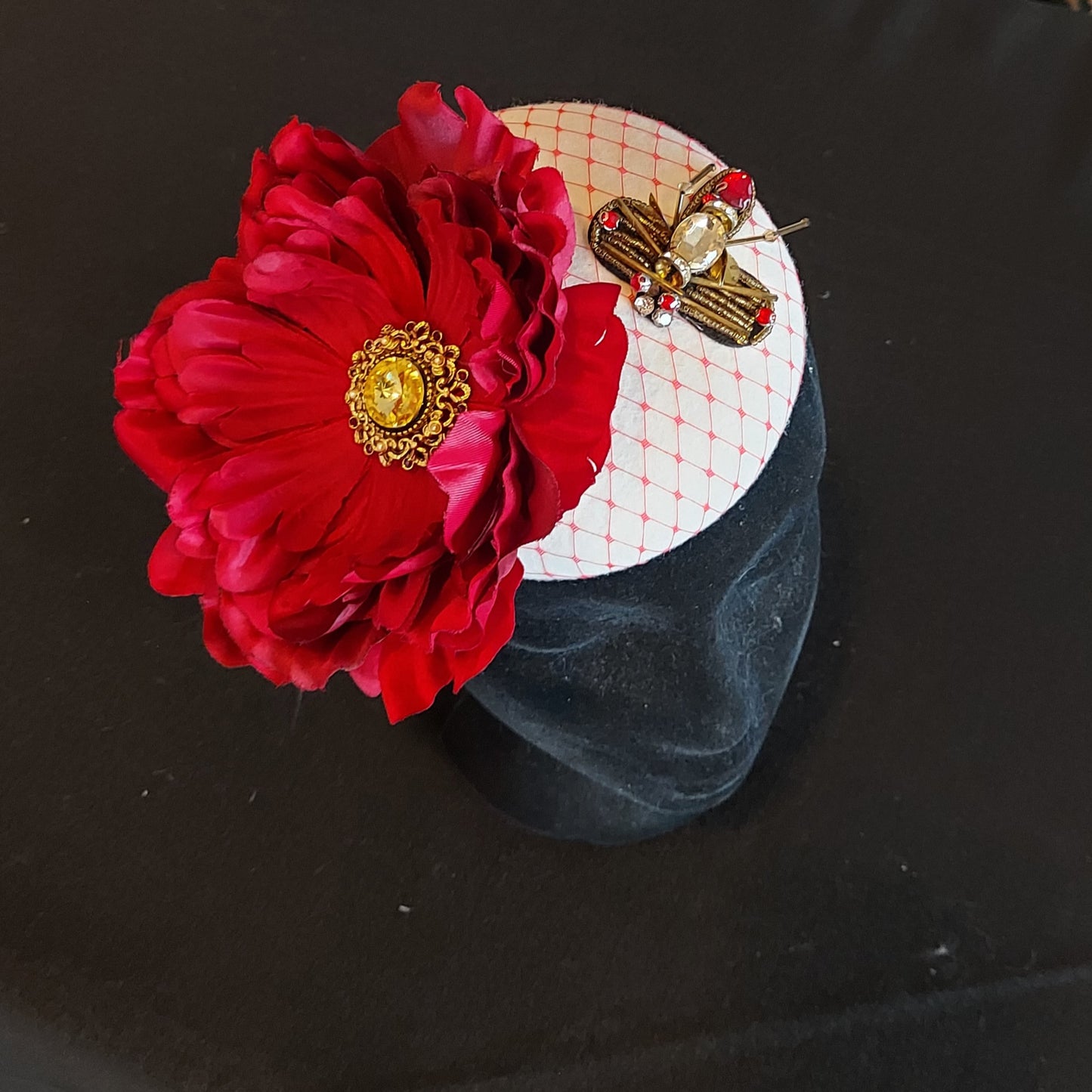 The Beauty & the Bee Fascinator
