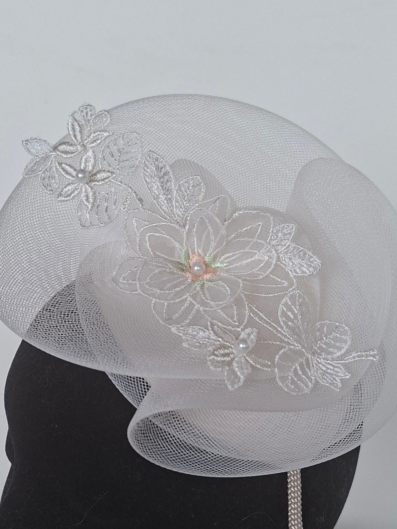 Blanche fascinator