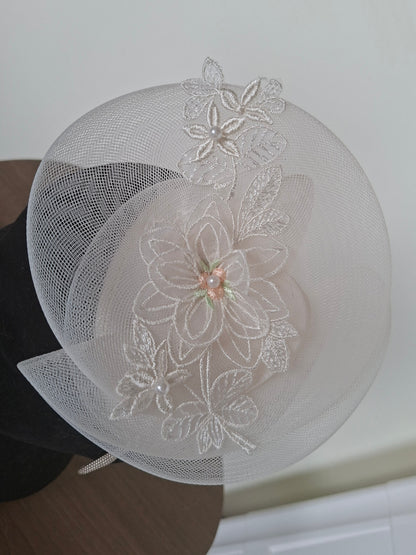 Blanche fascinator