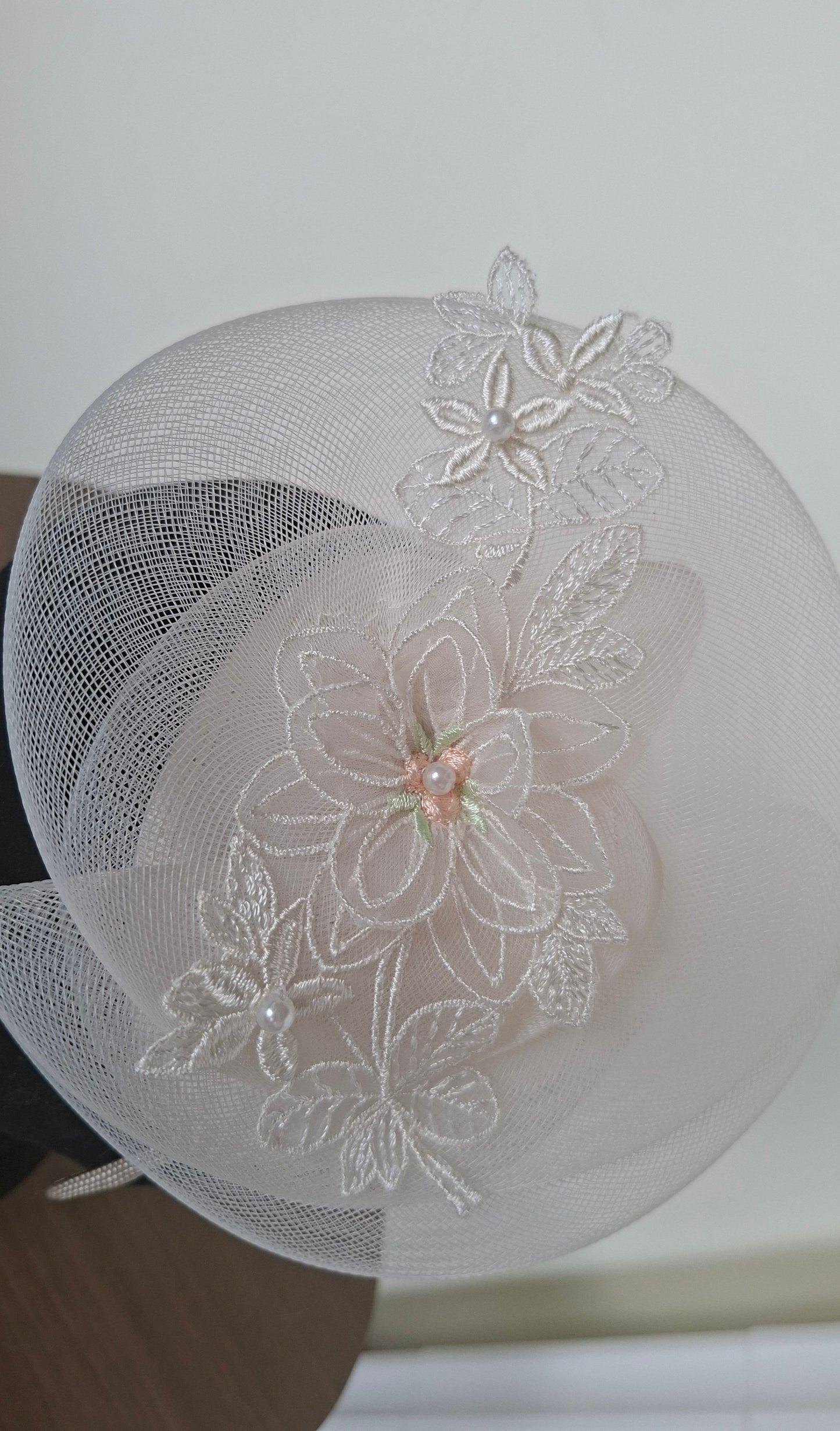 Blanche fascinator