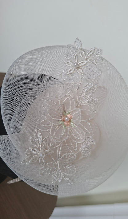 Blanche fascinator