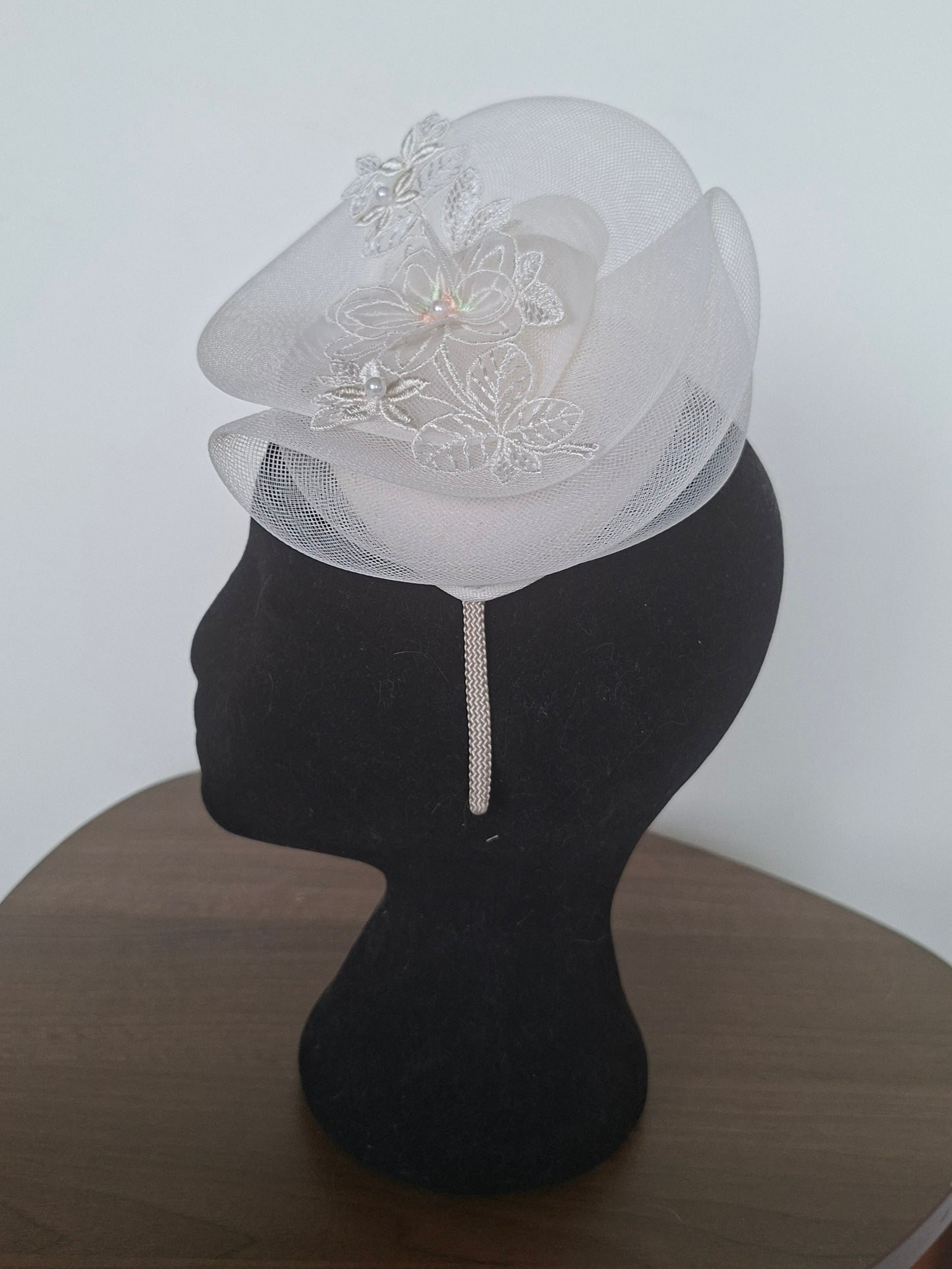 Blanche fascinator