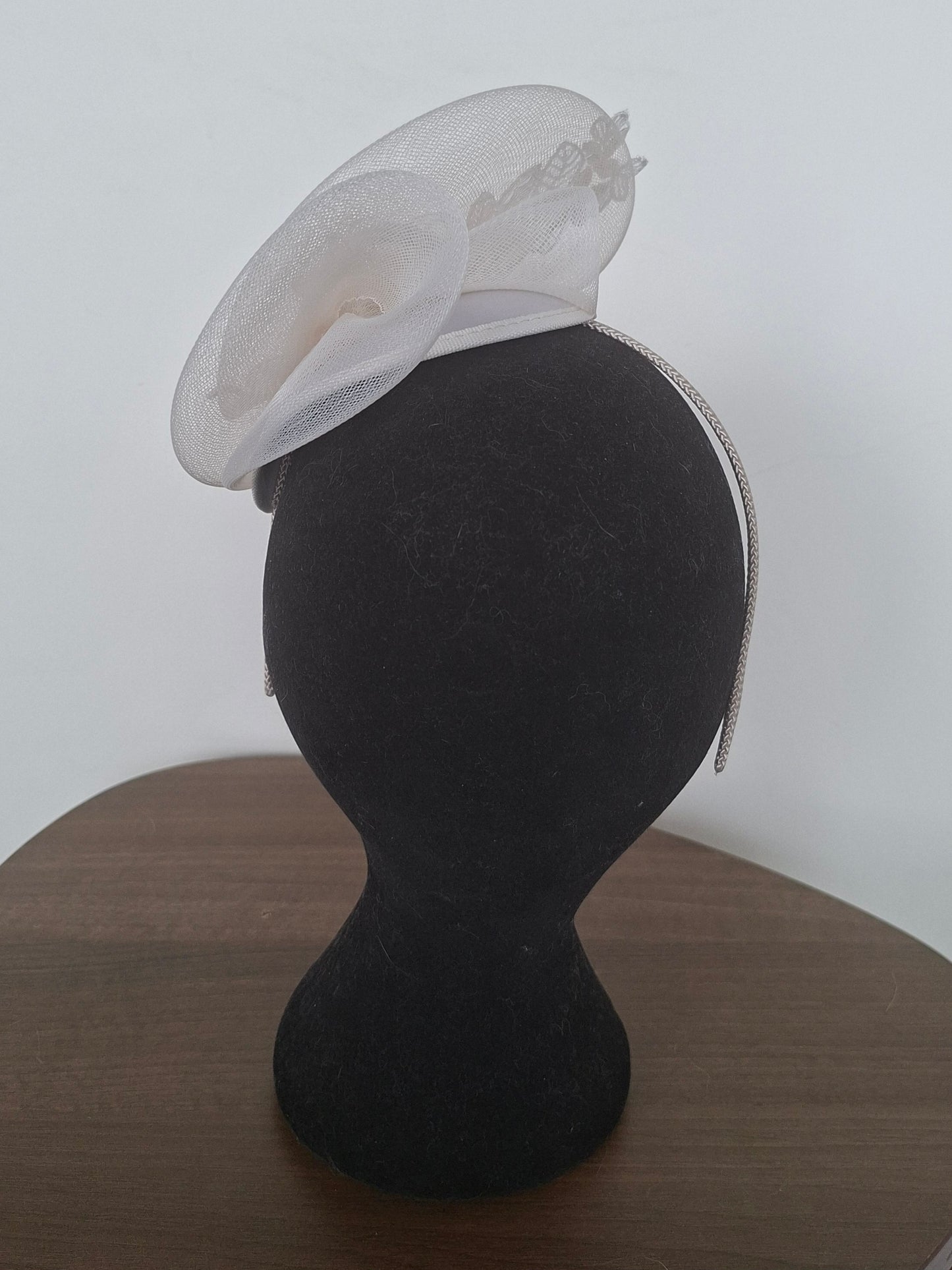 Blanche fascinator