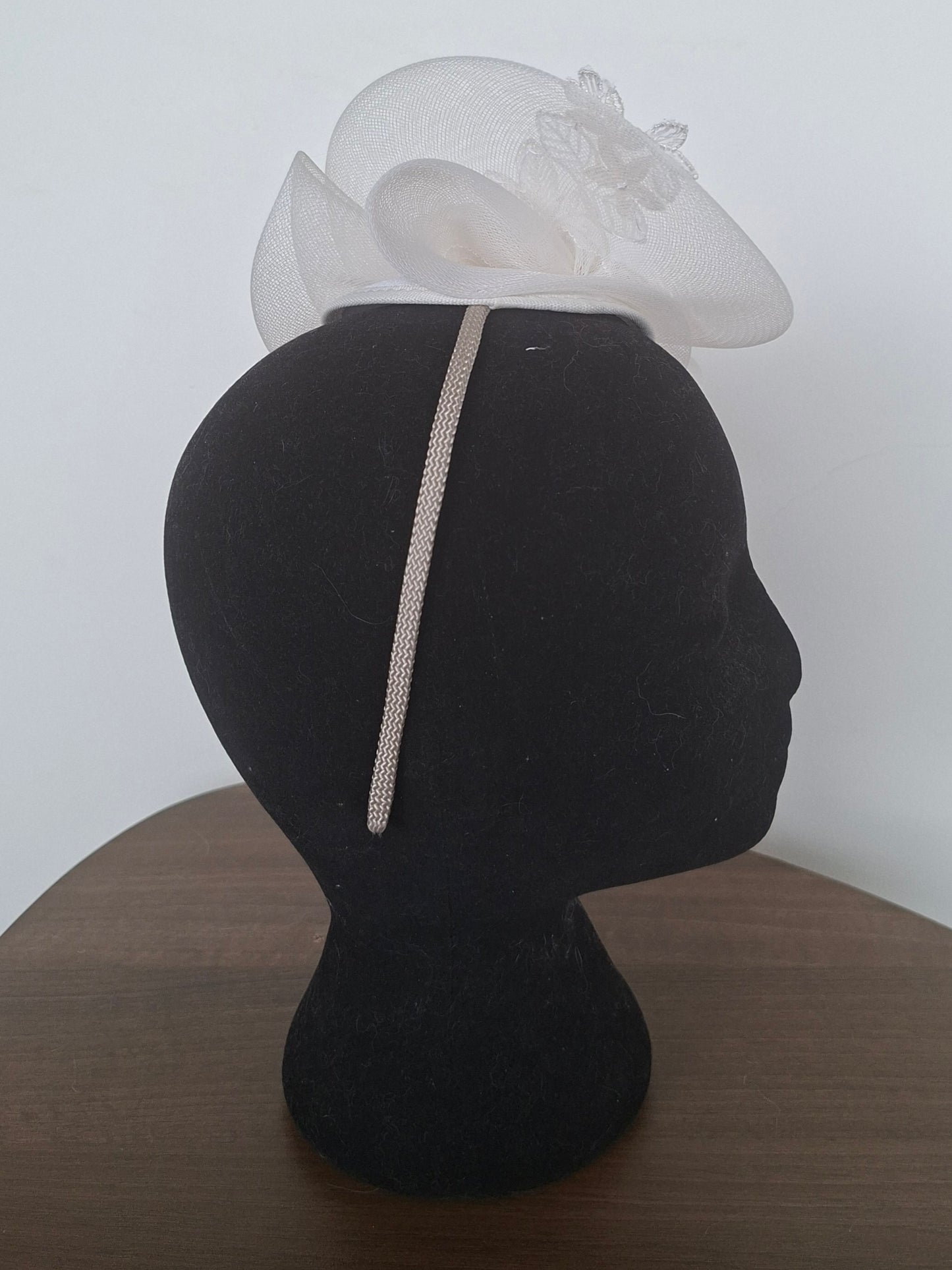 Blanche fascinator
