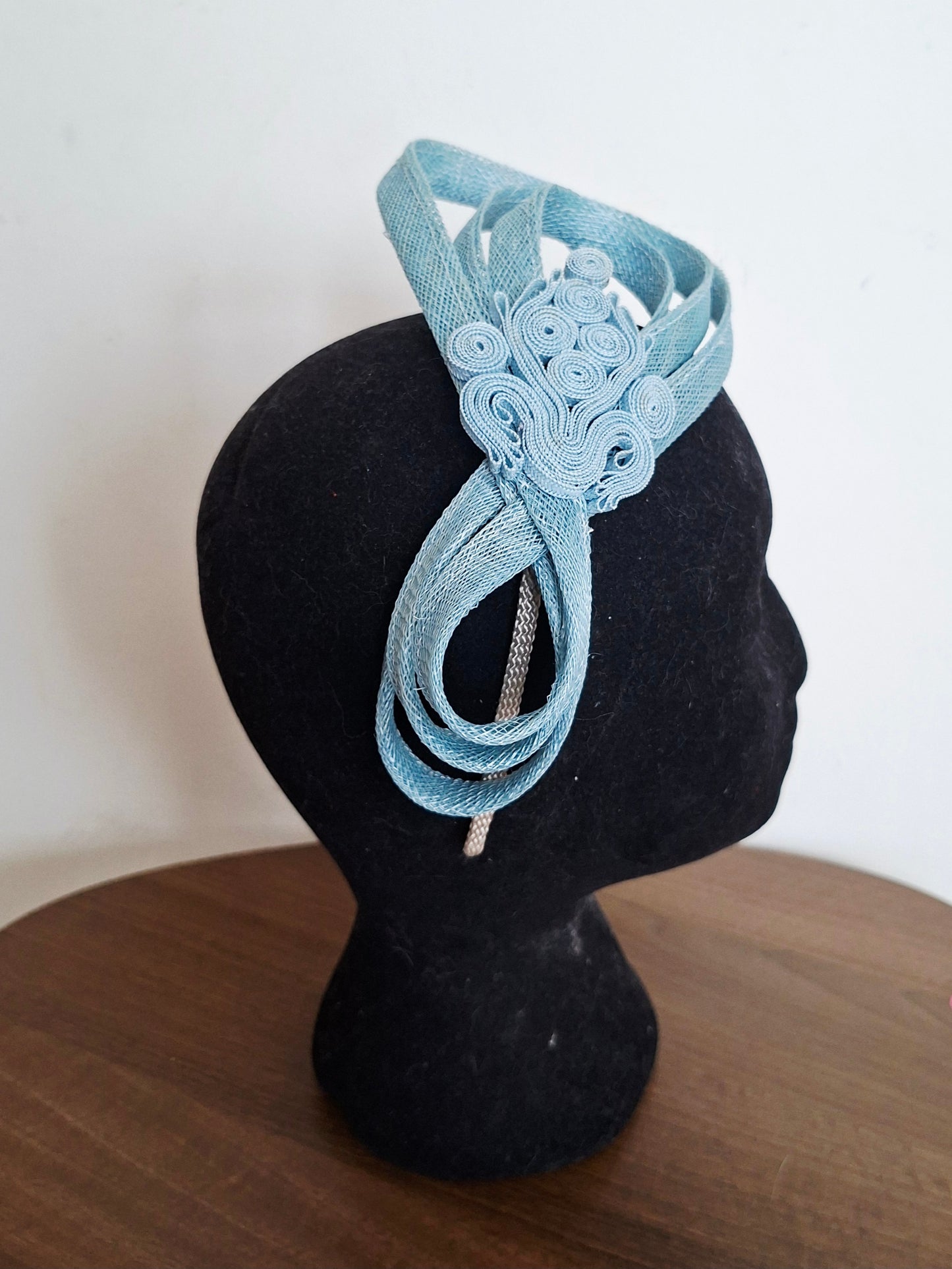 Twirling fascinator