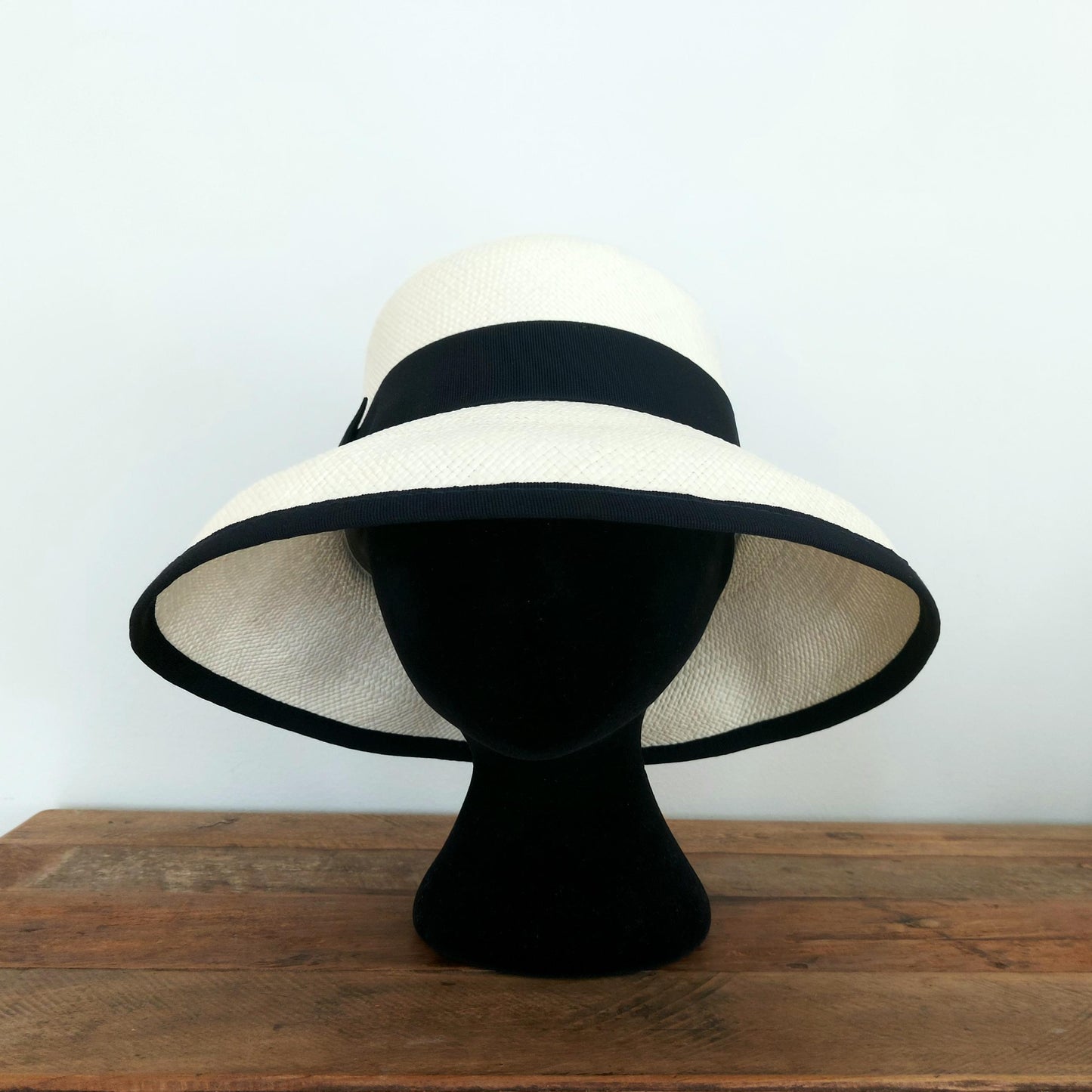 Anouck "Up and Down" brim cloche