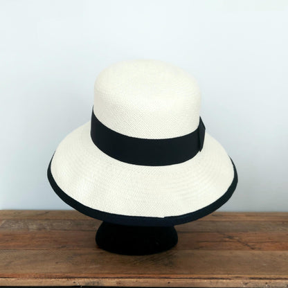 Anouck "Up and Down" brim cloche