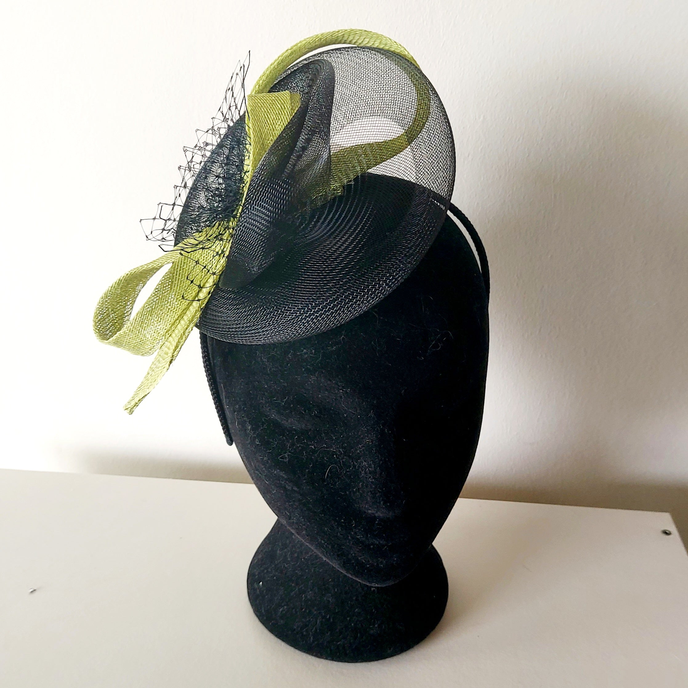 Iris Fascinator